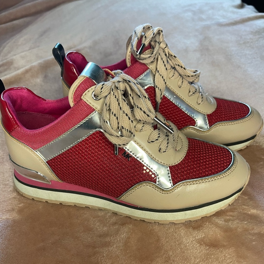 MICHAEL KORS MADDY TRAINER 6M Color is Chili Multi
